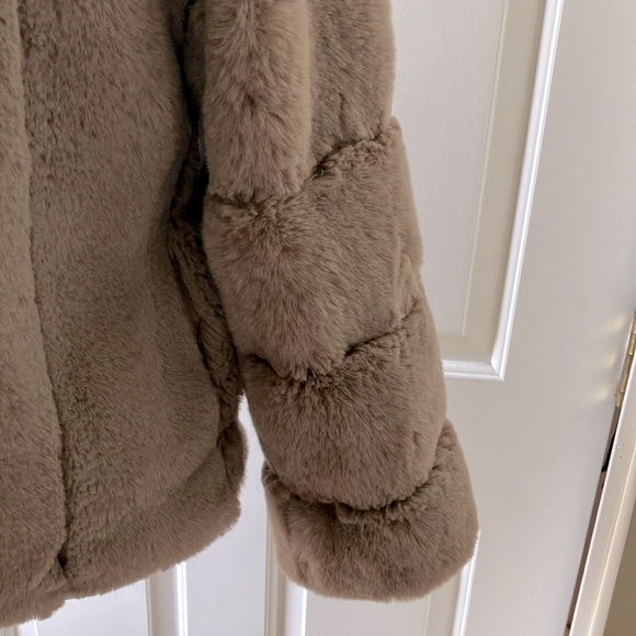 QIYE  Faux Fur Long Sleeve Jacket Lined Beige Size S - Picture 4 of 6